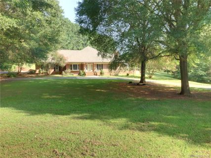 8 Old Farm Road sold home in Hidden Hut Farms, Salisbury, NC