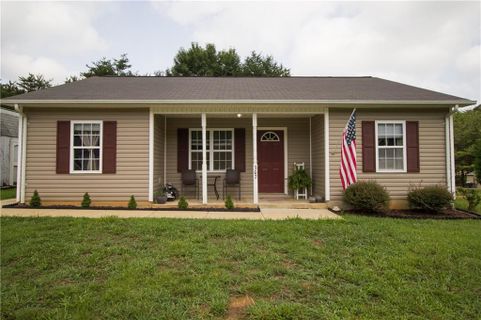 307 Springhill Lane