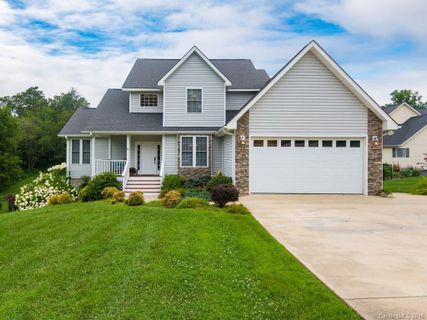 11 Whitetail Drive sold home in Hunters Ridge, Weaverville, NC