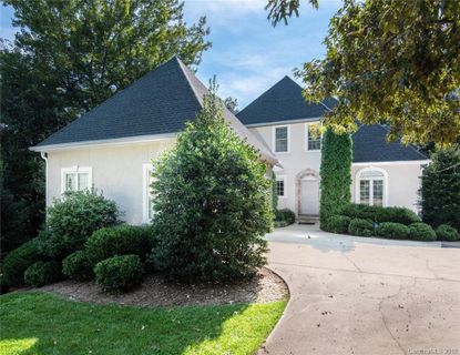 105 Mistletoe Trail