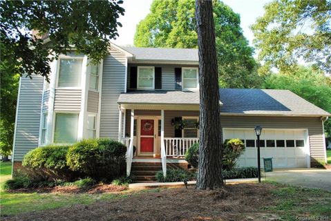 112 Deerfield Circle