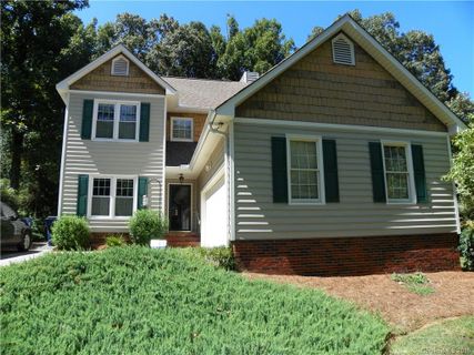 5504 River Falls Drive sold home in Victoria Park, Charlotte, NC