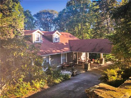 972 Wonderland Trail sold home in Mayview, Blowing Rock, NC
