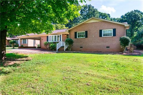 105 Dallas Lane