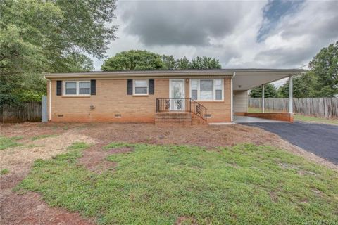 2428 Woodleaf Drive sold home in Fallscrest, Gastonia, NC