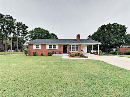 1401 Pinehurst Street sold home in Weldon Heights, Gastonia, NC