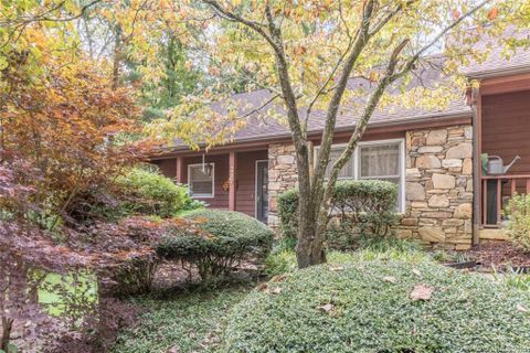 20 Pineoak Circle 304-D
