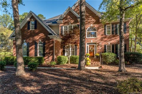 6821 Hollow Oak Drive