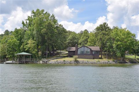 2213 Seaside Road