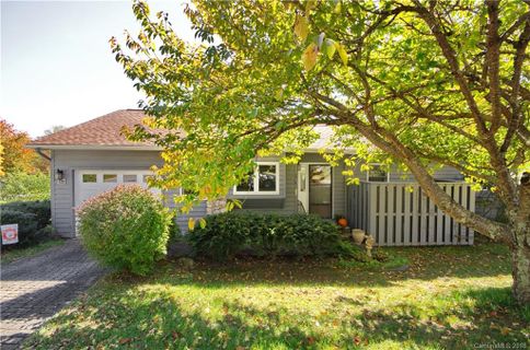 35a Larkspur Court