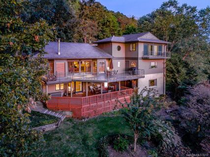 9 Skyview Place