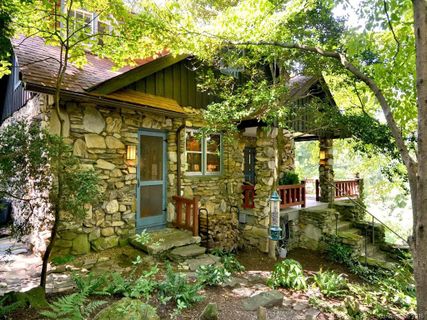 9 Pine Tree Road