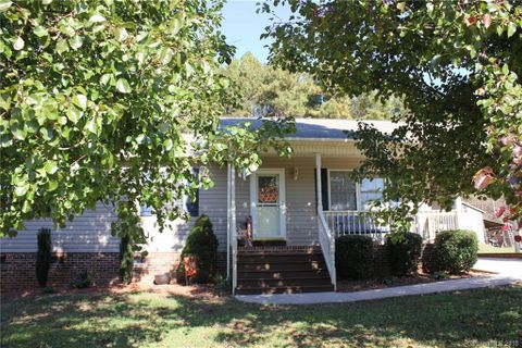 135 Yadkin River Road sold home in River Run, Statesville, NC