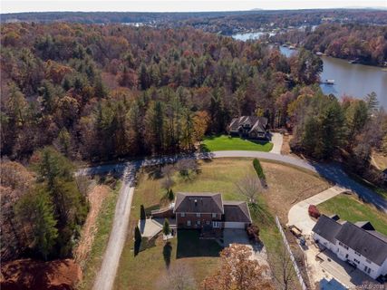 310 Windsor Drive sold home in Windsor Pointe, Taylorsville, NC