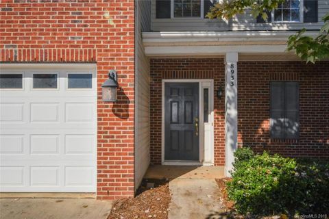 8933 Holland Park Lane 309 sold home in Daventry At Southampton Commons, Charlotte, NC