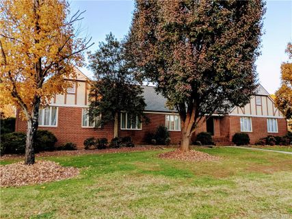 1101 Colonial Drive
