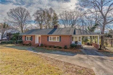 155 Fernwood Circle
