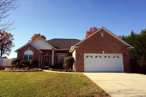 1375 Sweetbriar Lane sold home in Bakersview Meadows, Hickory, NC