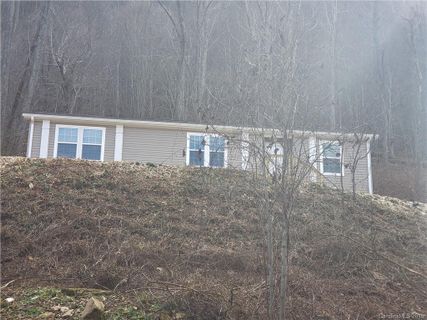 415 Rovingwood Drive sold home in Village Crossing, Waynesville, NC