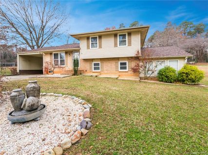 607 Edgewater Drive