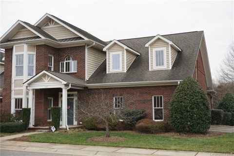1021 The Glen Street 51
