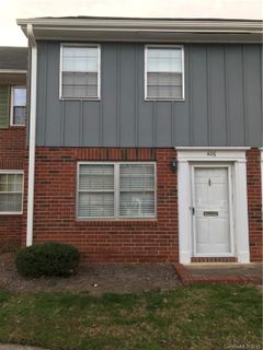 1300 Larchmont Place 406