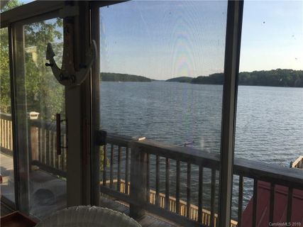 286 Shoreline Road