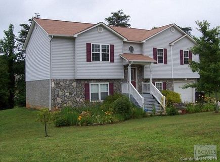 303 North Meadows Drive sold home in Carriage Hills, Morganton, NC