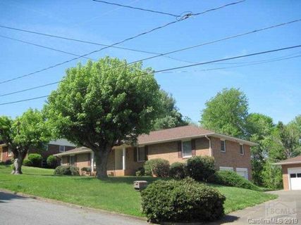207 Woodlawn