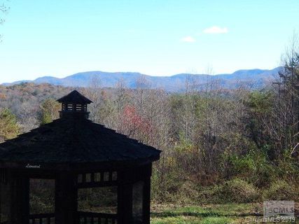 86 High Peak Drive