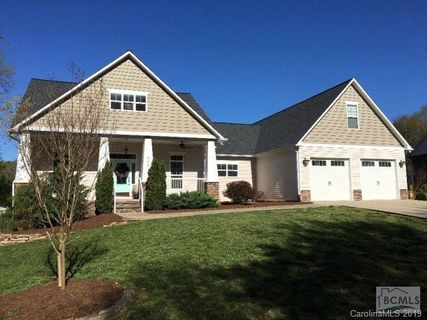 105 Clearwater Drive