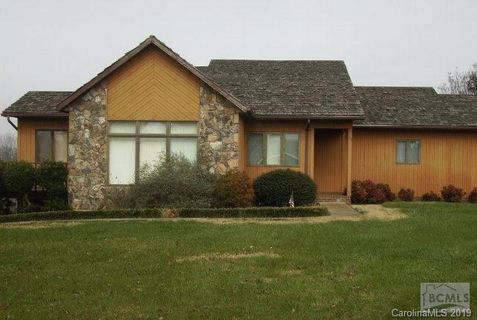 26 Meandering Way