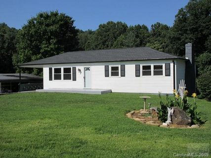 102 N Phoenix Ave
