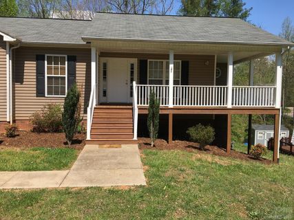 251 Doe Run sold home in River Glen, Morganton, NC