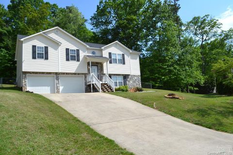 106 Carriage Hills Drive sold home in Carriage Hills, Morganton, NC