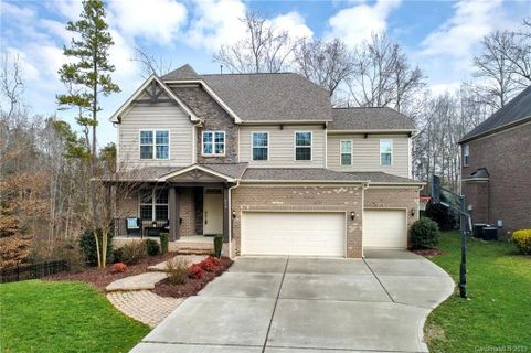 659 Wisteria Walk Way