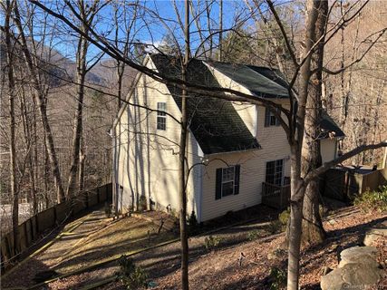 36 Emerald Lane sold home in Fie Top Woodlands, Maggie Valley, NC