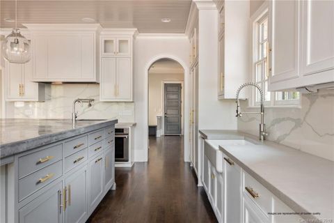 2418 Marshall Place