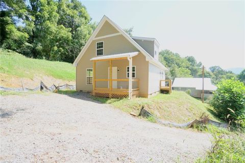 236 Chestnut Park Drive sold home in Chestnut Park, Waynesville, NC