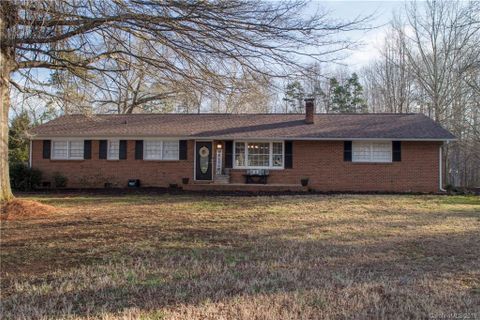1627 Gray Fox Road sold home in Whispering Pines, Iron Station, NC