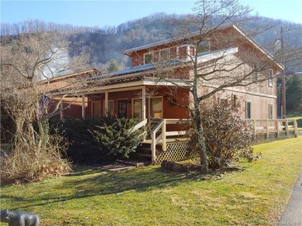68 Market Street sold home in Village Glen, Maggie Valley, NC