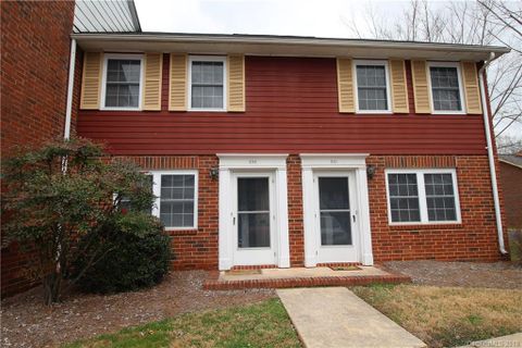1300 Larchmont Place 201