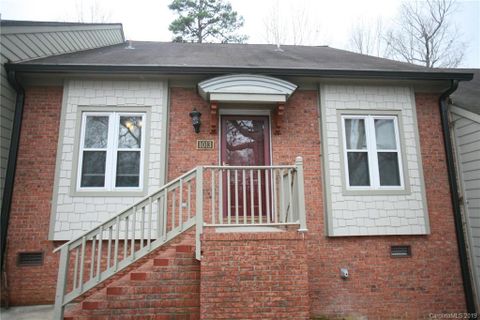 1013 Kenilworth Court
