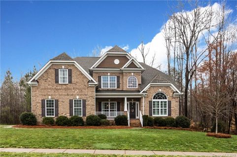1305 Tara Plantation Boulevard sold home in Twelve Oaks, Wesley Chapel, NC