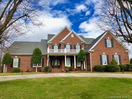 2211 James Way