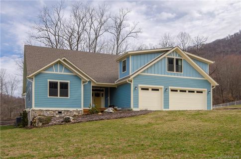 525 Stepping Stone Lane sold home in Mountain Creek Estates, Waynesville, NC
