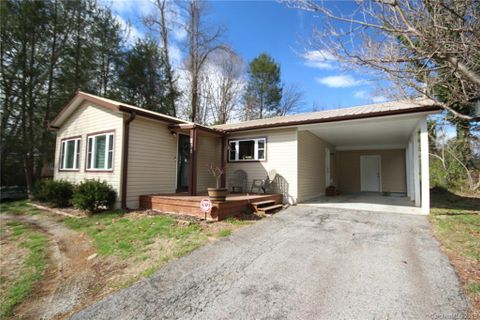 211 Lyndon Lane