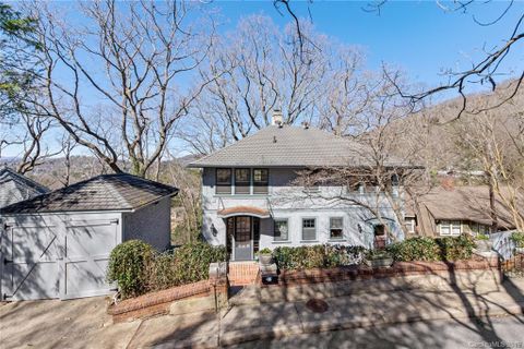22 Howland Road