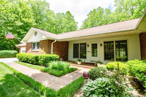 1911 Country Club Road sold home in Country Club Park, Hendersonville, NC