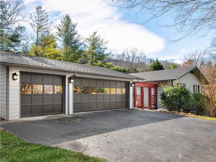 18 Applecross Road sold home in Kirk Glen, Weaverville, NC